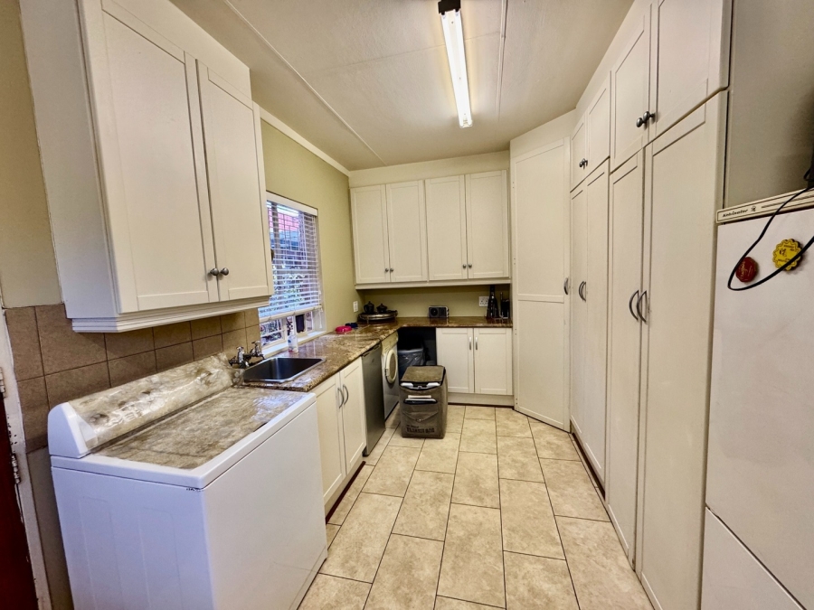 5 Bedroom Property for Sale in Van Der Hoff Park North West